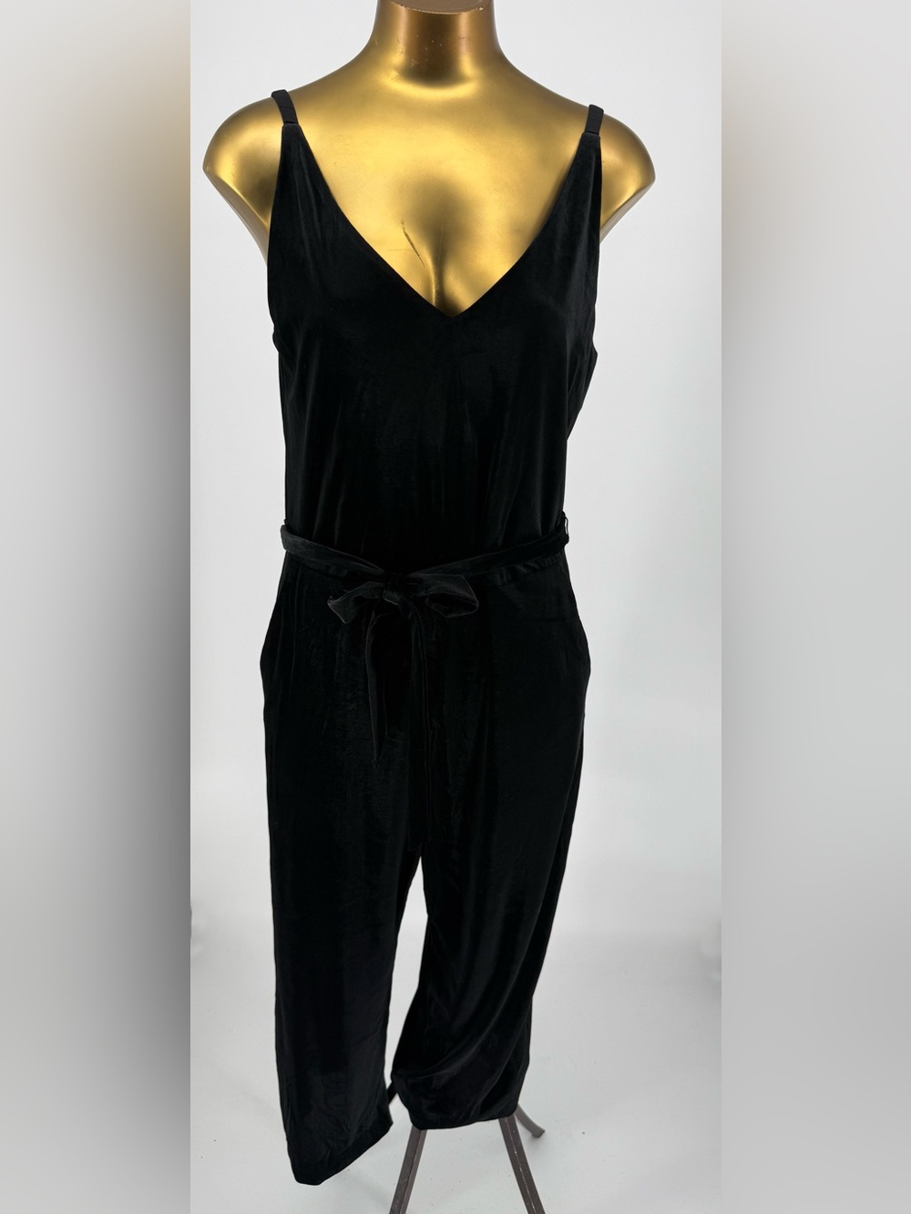 NWT Banana Republic Black Velvet V-Neck Jumpsuit with Tie Waist size 8